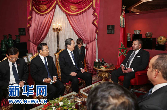 11月4日，中國(guó)全國(guó)政協(xié)主席俞正聲在非斯會(huì)見(jiàn)摩洛哥國(guó)王穆罕默德六世。 新華社記者 劉衛(wèi)兵 攝