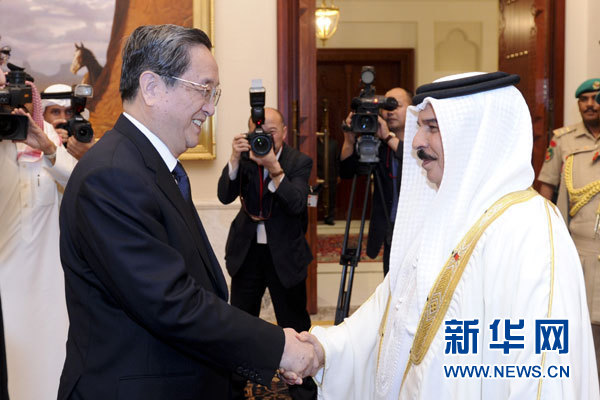 11月6日，正在巴林進行正式友好訪問的全國政協(xié)主席俞正聲在麥納麥會見巴林國王哈馬德。 新華社記者 張鐸 攝