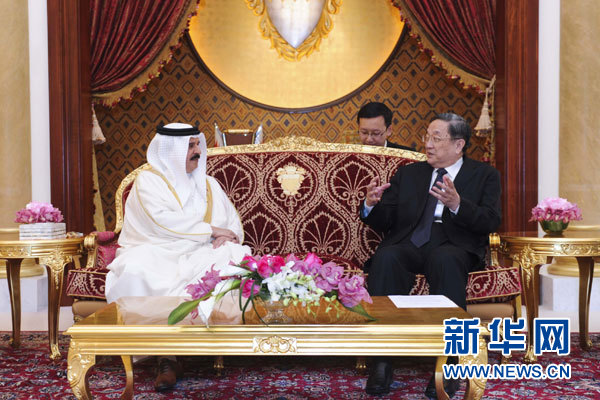 11月6日，正在巴林進行正式友好訪問的全國政協(xié)主席俞正聲在麥納麥會見巴林國王哈馬德。 新華社記者 張鐸 攝