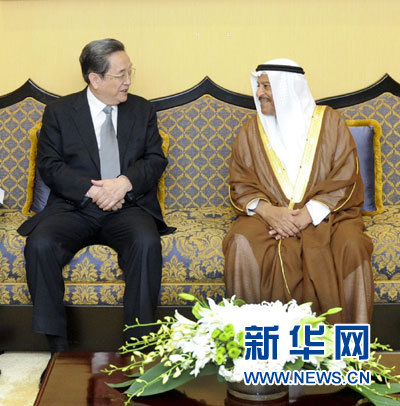 11月6日，正在巴林進行正式友好訪問的全國政協(xié)主席俞正聲在麥納麥與巴林協(xié)商會議主席阿里舉行會談。 新華社記者 張鐸 攝