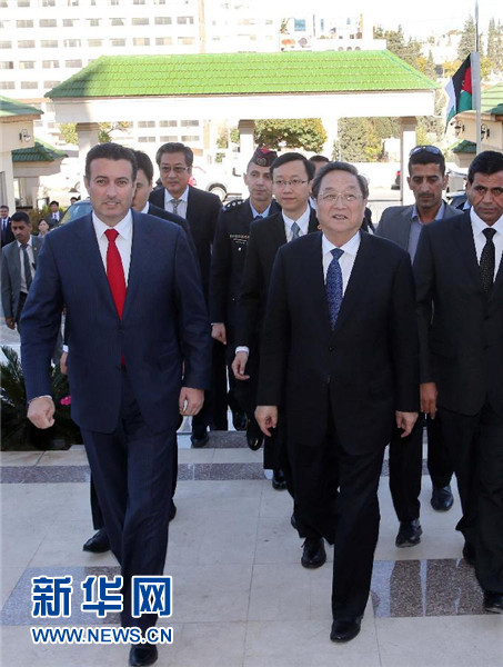 11月9日，正在約旦進(jìn)行正式友好訪問(wèn)的全國(guó)政協(xié)主席俞正聲在安曼會(huì)見(jiàn)約旦眾議院代議長(zhǎng)薩法迪。 新華社記者 劉衛(wèi)兵 攝 