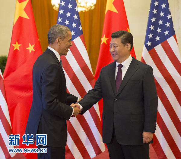 11月12日，國(guó)家主席習(xí)近平在北京人民大會(huì)堂舉行歡迎儀式，歡迎美國(guó)總統(tǒng)奧巴馬對(duì)中國(guó)進(jìn)行國(guó)事訪問(wèn)。 新華社記者 李學(xué)仁 攝