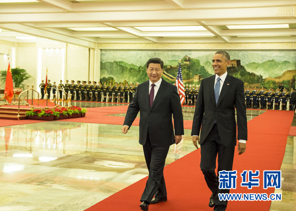 11月12日，國(guó)家主席習(xí)近平在北京人民大會(huì)堂舉行歡迎儀式，歡迎美國(guó)總統(tǒng)奧巴馬對(duì)中國(guó)進(jìn)行國(guó)事訪問(wèn)。 新華社記者 李學(xué)仁 攝