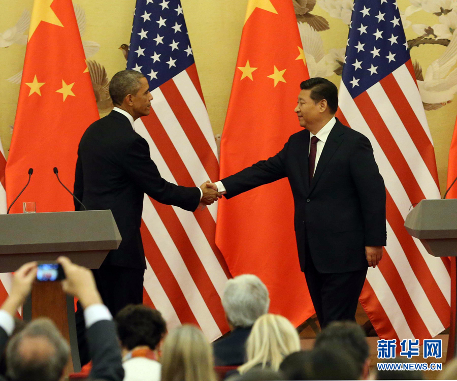 11月12日，國(guó)家主席習(xí)近平在北京人民大會(huì)堂與來訪的美國(guó)總統(tǒng)奧巴馬舉行會(huì)談后，共同會(huì)見記者。 新華社記者 劉衛(wèi)兵 攝