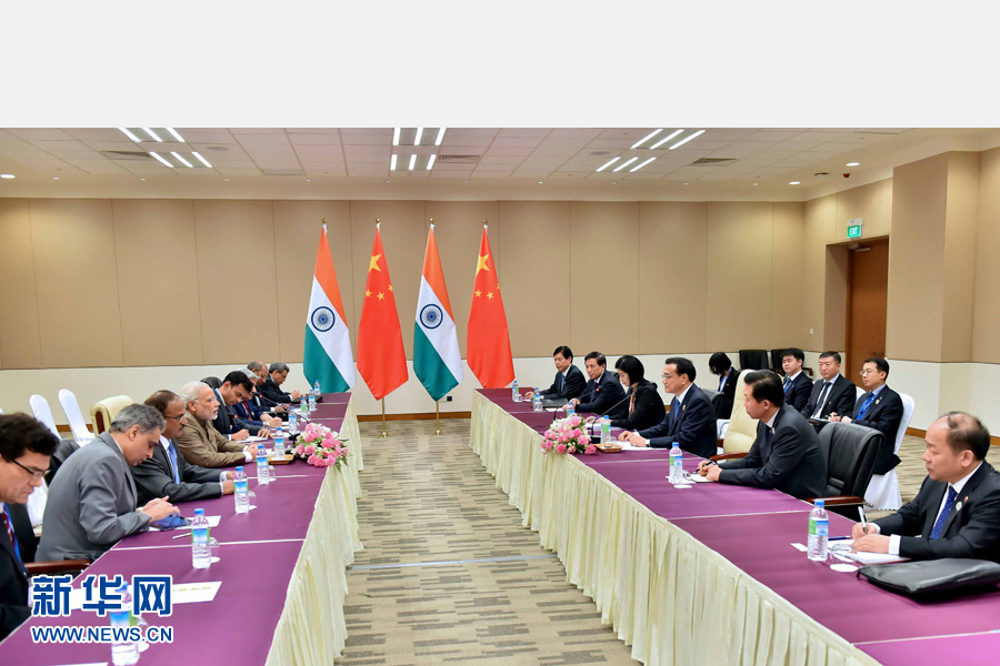 11月13日，中國國務院總理李克強在緬甸內比都會見印度總理莫迪。 新華社記者 李濤 攝