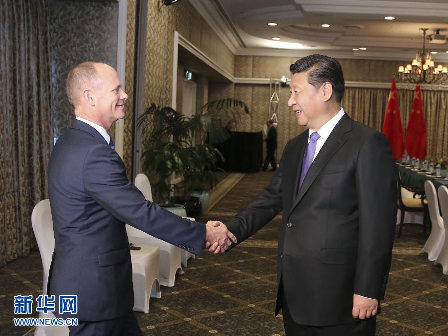 11月16日，國家主席習近平在布里斯班會見澳大利亞昆士蘭州州長紐曼。 新華社記者丁林攝 