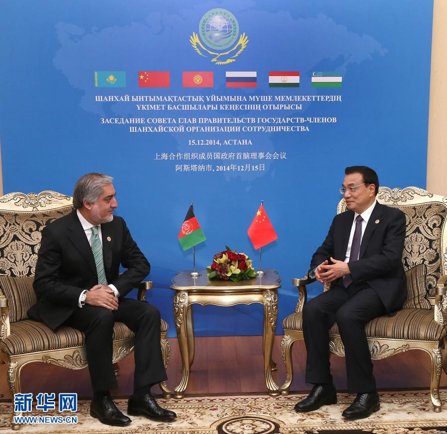 12月15日，中國(guó)國(guó)務(wù)院總理李克強(qiáng)在阿斯塔納會(huì)見(jiàn)阿富汗首席執(zhí)行官阿卜杜拉。 新華社記者 龐興雷 攝