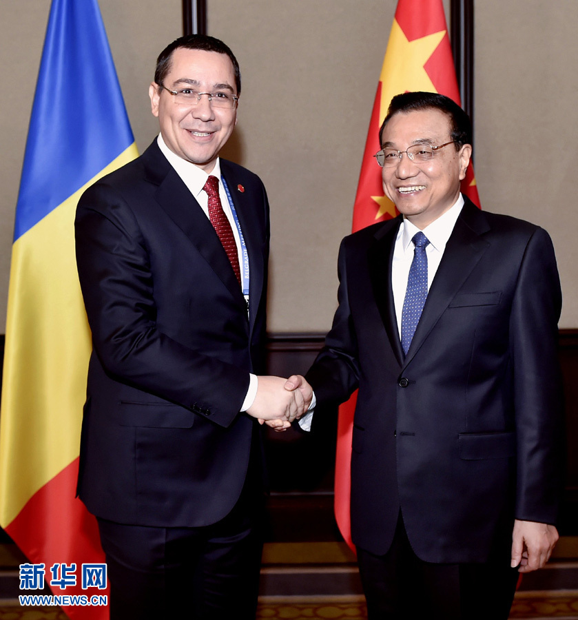 12月16日，中國國務(wù)院總理李克強(qiáng)在貝爾格萊德會見羅馬尼亞總理蓬塔。 新華社記者劉力航攝