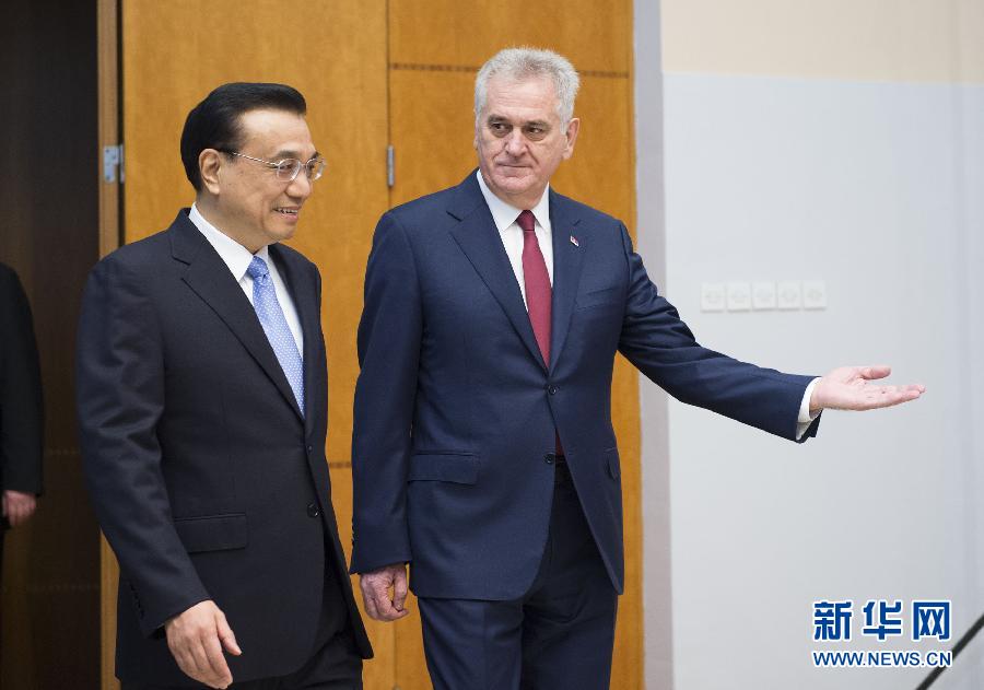 12月18日，國務(wù)院總理李克強在貝爾格萊德會見塞爾維亞總統(tǒng)尼科利奇。 新華社記者 黃敬文 攝 