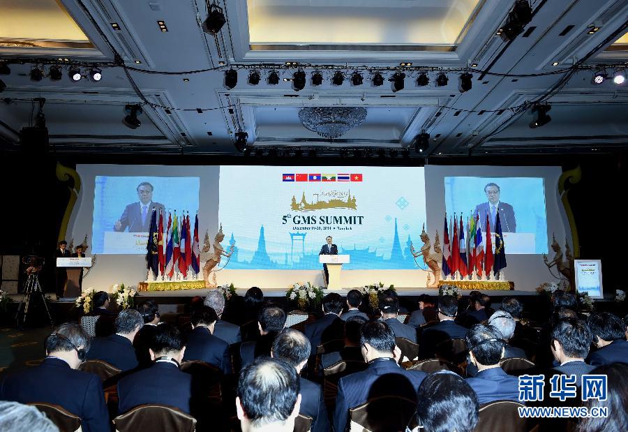 12月20日，中國國務(wù)院總理李克強在曼谷出席大湄公河次區(qū)域經(jīng)濟(jì)合作領(lǐng)導(dǎo)人第五次會議。這是李克強在開幕式上致辭。 新華社記者饒愛民攝 