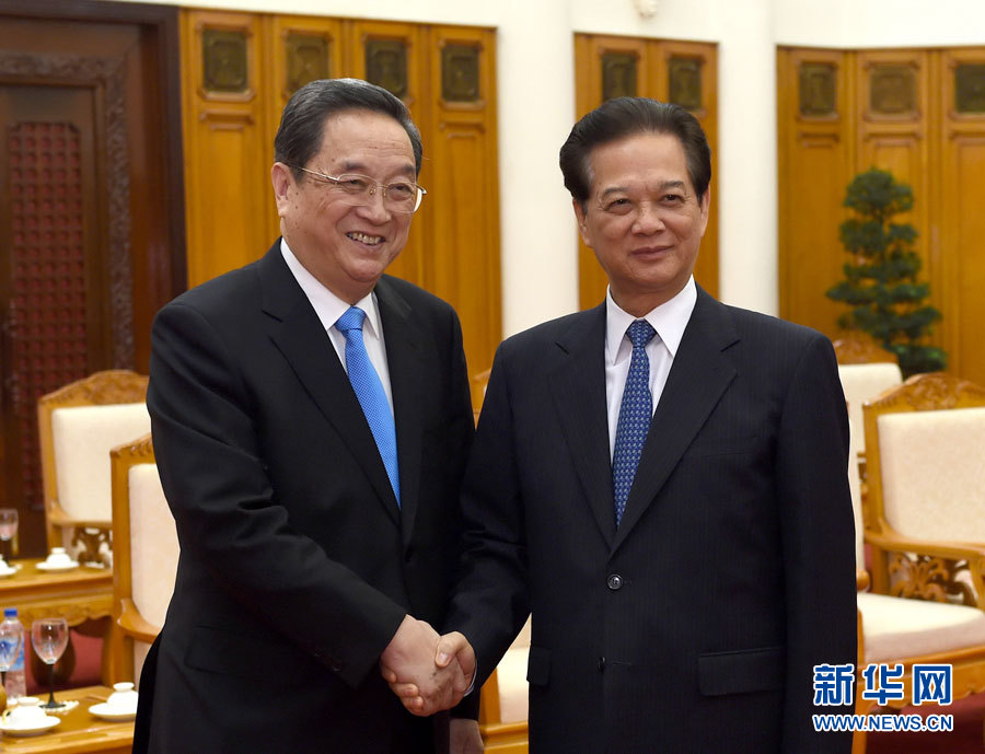 12月25日至27日，中共中央政治局常委、全國政協(xié)主席俞正聲對越南進行正式訪問。這是12月26日，俞正聲在河內(nèi)會見越南政府總理阮晉勇。 新華社記者馬占成攝