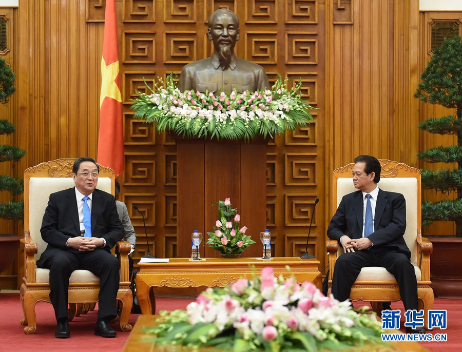 12月25日至27日，中共中央政治局常委、全國政協(xié)主席俞正聲對越南進行正式訪問。這是12月26日，俞正聲在河內(nèi)會見越南政府總理阮晉勇。 新華社記者劉建生攝