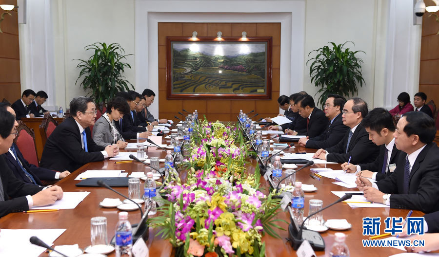 12月25日至27日，中共中央政治局常委、全國政協(xié)主席俞正聲對越南進行正式訪問。這是12月26日，俞正聲在河內(nèi)與越南祖國陣線主席阮善仁舉行會談。 新華社記者馬占成攝