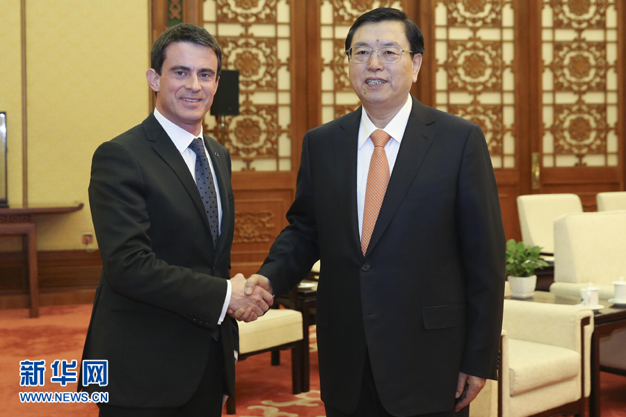 1月30日，全國人大常委會委員長張德江在北京人民大會堂會見法國總理瓦爾斯。 新華社記者丁林 攝 