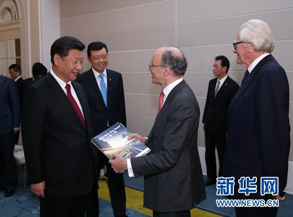 10月22日，國(guó)家主席習(xí)近平在倫敦集體會(huì)見英國(guó)前首相布朗等英國(guó)友人。新華社記者 龐興雷 攝 