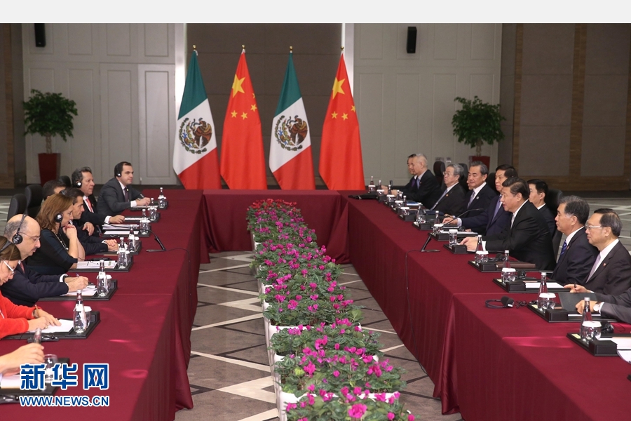 11月16日，國家主席習(xí)近平在土耳其安塔利亞會見墨西哥總統(tǒng)培尼亞。 新華社記者 馬占成 攝