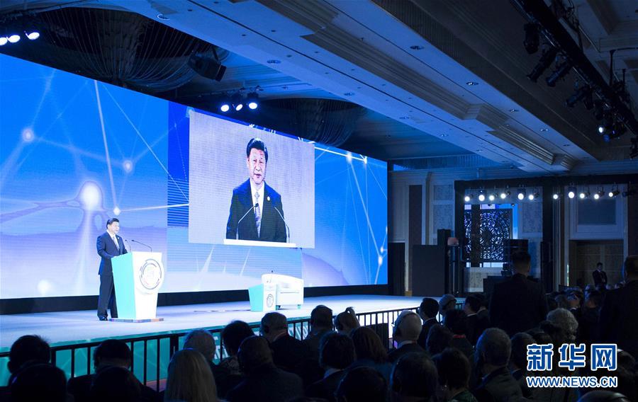 11月18日，國(guó)家主席習(xí)近平在菲律賓馬尼拉出席亞太經(jīng)合組織（APEC）工商領(lǐng)導(dǎo)人峰會(huì)并發(fā)表主旨演講。 新華社記者 王曄 攝 