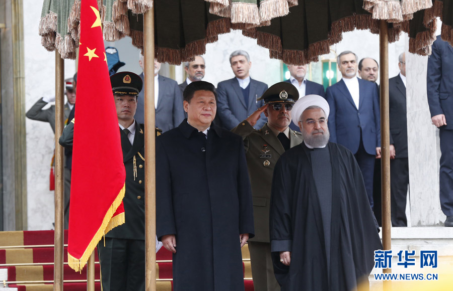 1月23日，國家主席習(xí)近平同伊朗總統(tǒng)魯哈尼在德黑蘭薩德阿巴德王宮舉行會談。這是會談前，習(xí)近平主席出席魯哈尼總統(tǒng)舉行的隆重歡迎儀式。新華社記者 鞠鵬 攝
