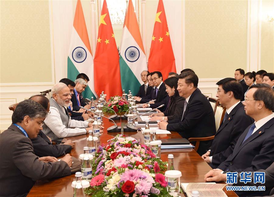 6月23日，國家主席習近平在烏茲別克斯坦塔什干會見印度總理莫迪。新華社記者 饒愛民攝