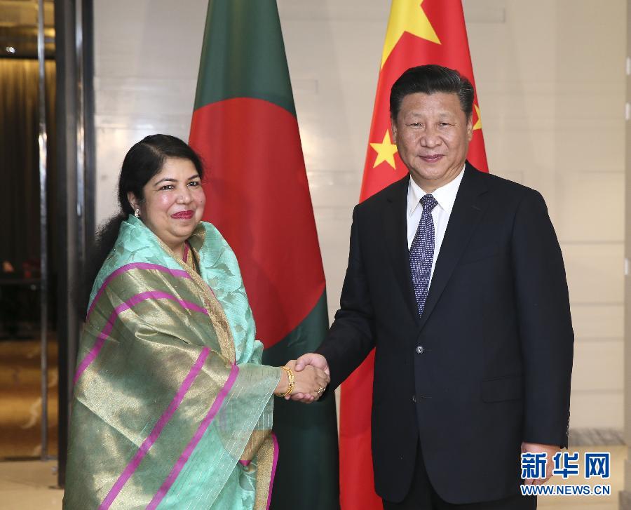 10月14日，國(guó)家主席習(xí)近平在達(dá)卡會(huì)見(jiàn)孟加拉國(guó)國(guó)民議會(huì)議長(zhǎng)喬杜里。 新華社記者蘭紅光攝 