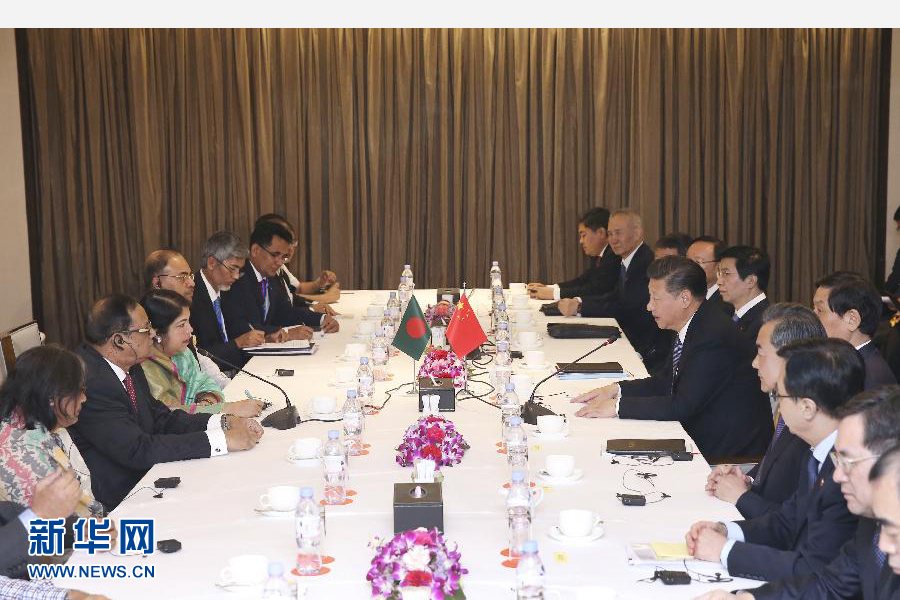 10月14日，國(guó)家主席習(xí)近平在達(dá)卡會(huì)見(jiàn)孟加拉國(guó)國(guó)民議會(huì)議長(zhǎng)喬杜里。 新華社記者龐興雷攝 