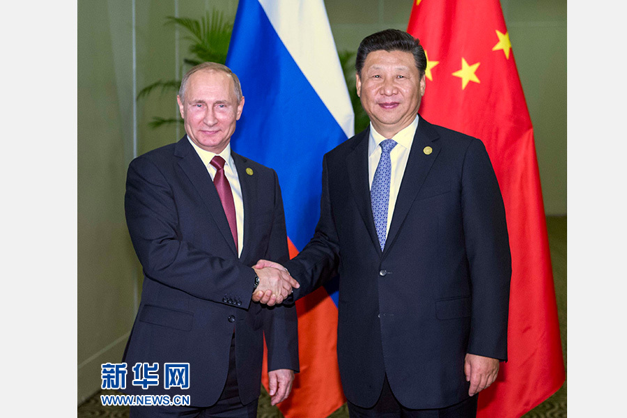 11月19日，國(guó)家主席習(xí)近平在利馬會(huì)見俄羅斯總統(tǒng)普京。 新華社記者李濤 攝