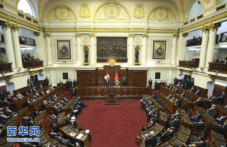 11月21日，國家主席習近平在秘魯國會發(fā)表題為《同舟共濟、揚帆遠航，共創(chuàng)中拉關系美好未來》的重要演講。 新華社記者 龐興雷 攝