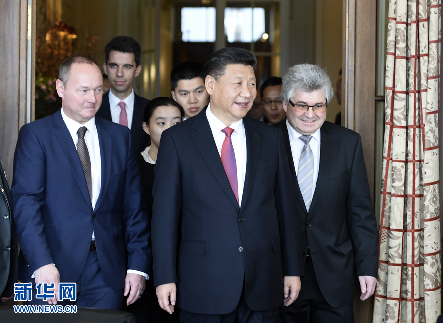 1月16日，國(guó)家主席習(xí)近平在伯爾尼會(huì)見(jiàn)瑞士聯(lián)邦國(guó)民院議長(zhǎng)施塔爾和聯(lián)邦院議長(zhǎng)比紹夫貝爾格。 新華社記者 謝環(huán)馳 攝