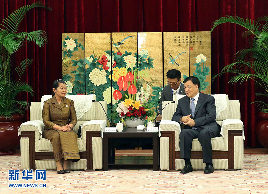 6月11日，中共中央政治局常委、中央書(shū)記處書(shū)記劉云山在福州會(huì)見(jiàn)來(lái)華出席金磚國(guó)家政黨、智庫(kù)和民間社會(huì)組織論壇的柬埔寨人民黨中央常委、副首相梅森安。新華社記者劉衛(wèi)兵攝