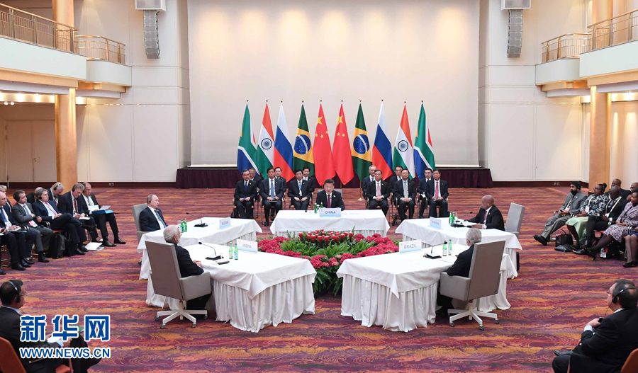 7月7日，國家主席習近平在德國漢堡主持金磚國家領(lǐng)導人非正式會晤，發(fā)表引導性講話和總結(jié)講話。南非總統(tǒng)祖馬、巴西總統(tǒng)特梅爾、俄羅斯總統(tǒng)普京、印度總理莫迪出席。新華社記者 張鐸 攝
