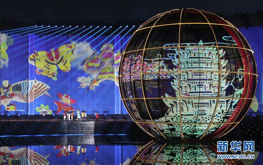 （新華全媒頭條&middot;上合青島峰會&middot;圖文互動）（3）攜手前進(jìn)，開啟上合發(fā)展新征程 &mdash;&mdash;習(xí)近平主席主持上合組織青島峰會 并舉行系列活動紀(jì)實