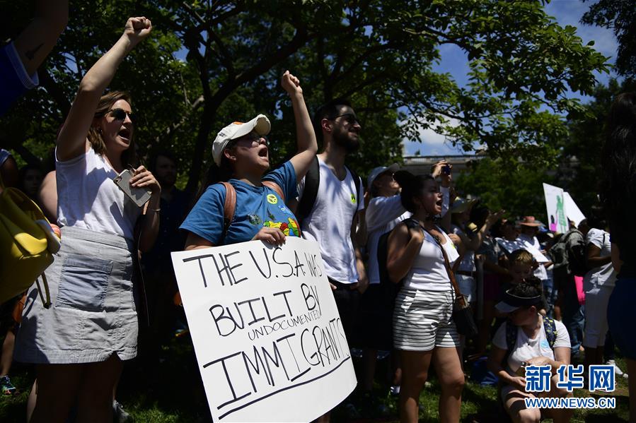 (國際)(2)美國多地舉行反對移民執(zhí)法政策抗議活動