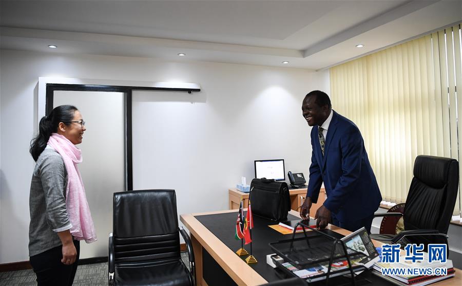 （國(guó)際&middot;中非合作論壇&middot;圖文互動(dòng)）（2）通訊：肯尼亞執(zhí)政黨總書記跟我學(xué)中文