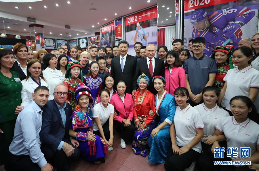 （時政）習(xí)近平和俄羅斯總統(tǒng)普京共同訪問&ldquo;海洋&rdquo;全俄兒童中心