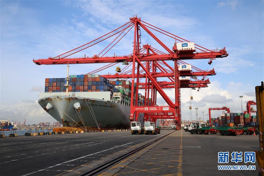 （國(guó)際&middot;圖文互動(dòng)）（1）&ldquo;一帶一路&rdquo;乘長(zhǎng)風(fēng)　時(shí)隔四年又重逢&mdash;&mdash;記&ldquo;中遠(yuǎn)荷蘭&rdquo;號(hào)再次停靠科倫坡港