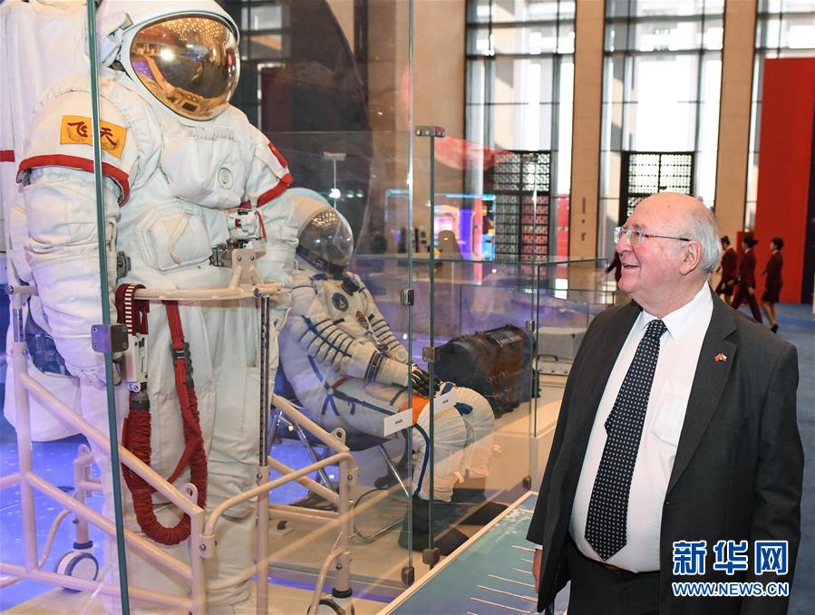 (文化)(2)“偉大的變革——慶祝改革開(kāi)放40周年大型展覽” 迎來(lái)外賓專(zhuān)場(chǎng)