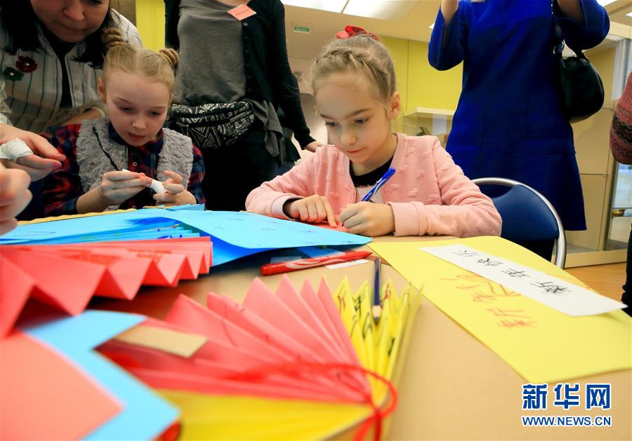 （國際&middot;圖文互動）（4）白俄羅斯國家美術(shù)館里的中國年