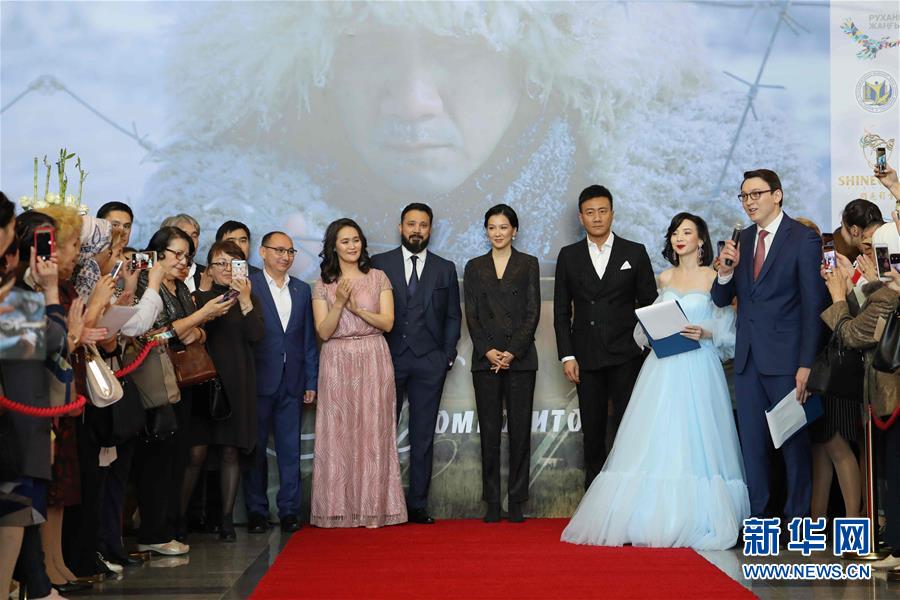 (國(guó)際·圖文互動(dòng))(2)中哈合拍影片《音樂家》在哈薩克斯坦首映