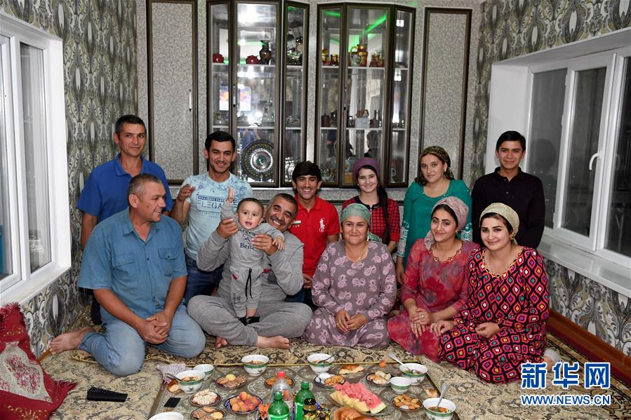 （國際&middot;圖文互動(dòng)）（2）通訊：&ldquo;學(xué)習(xí)中文為我?guī)硪庀氩坏降陌l(fā)展機(jī)遇&rdquo;&mdash;&mdash;記一名&ldquo;90后&rdquo;塔吉克斯坦青年的圓夢(mèng)之路