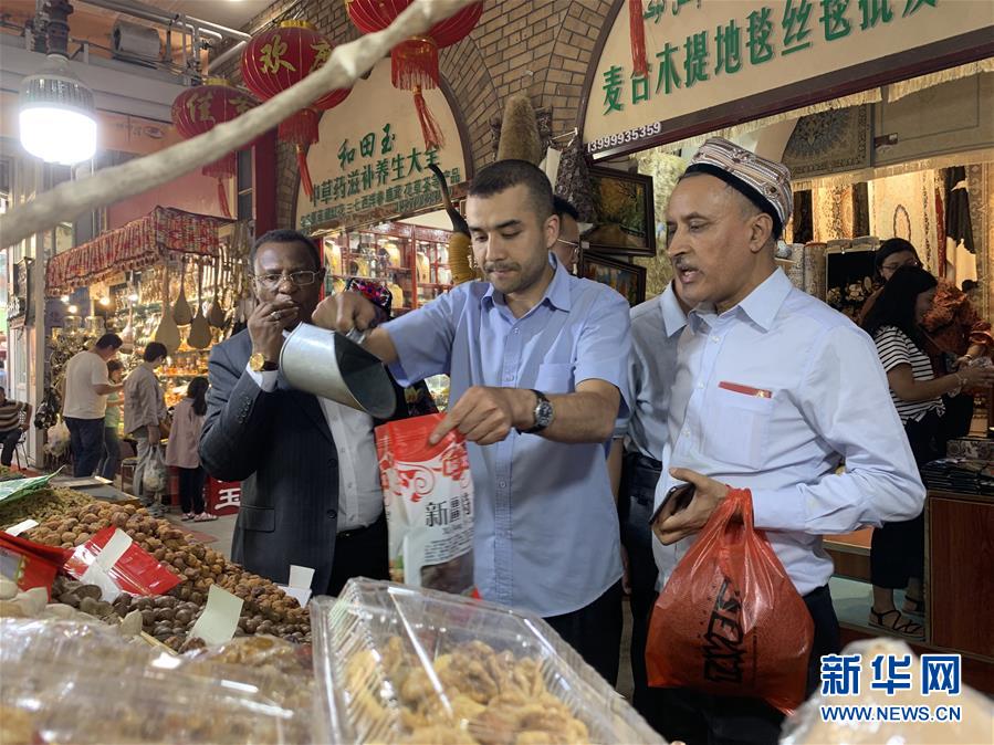 （圖文互動）（1）多國駐華使節(jié)參訪新疆：中國反恐、去極端化經(jīng)驗值得學(xué)習(xí)借鑒