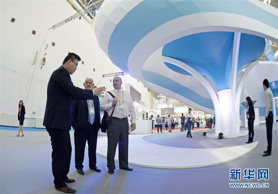 (新華全媒頭條·圖文互動(dòng))(13)舟舶繼路辟新天 商使交屬煥新顏——寫在第四屆中阿博覽會開幕之際