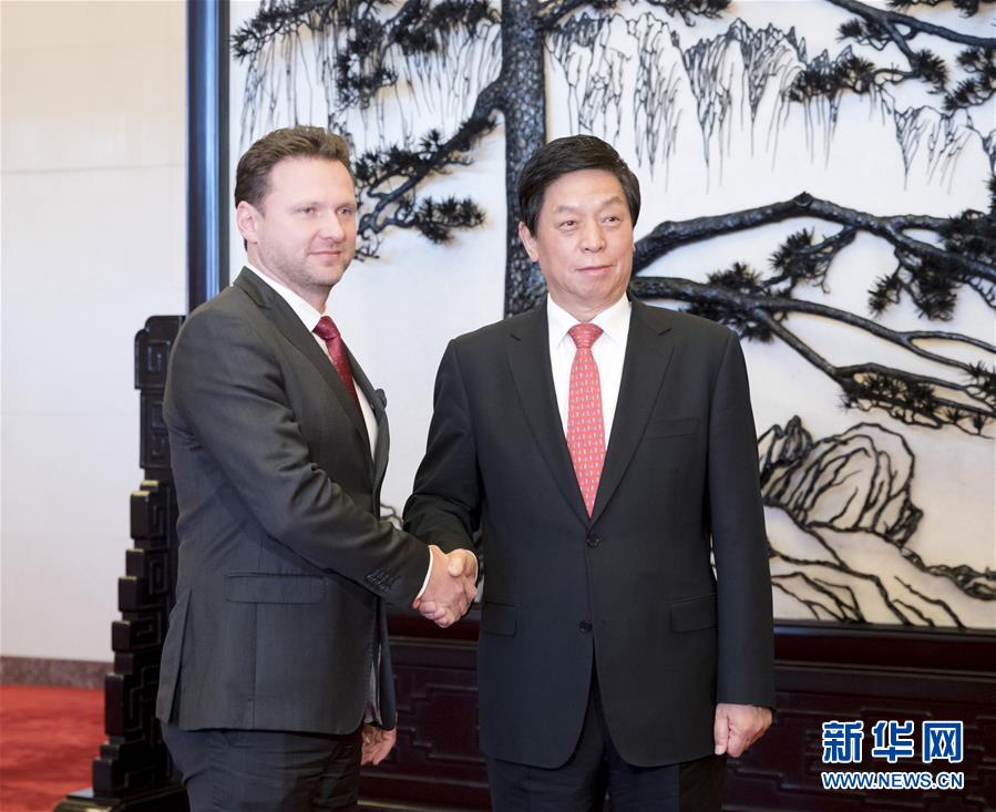 (時(shí)政)栗戰(zhàn)書會(huì)見(jiàn)捷克眾議院主席馮德拉切克