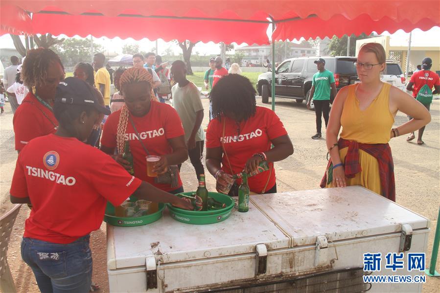 (國(guó)際·圖文互動(dòng))(2)通訊:中國(guó)啤酒節(jié)走進(jìn)非洲海濱城市