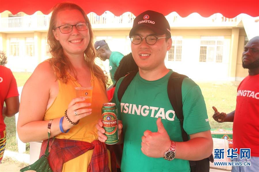 (國(guó)際·圖文互動(dòng))(3)通訊:中國(guó)啤酒節(jié)走進(jìn)非洲海濱城市