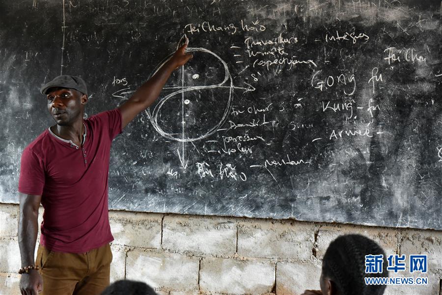 （國際&middot;圖文互動(dòng)）（5）通訊：&ldquo;我也曾混跡街頭，終于靠習(xí)武自立&rdquo;&mdash;&mdash;喀麥隆人姆巴的武術(shù)情緣