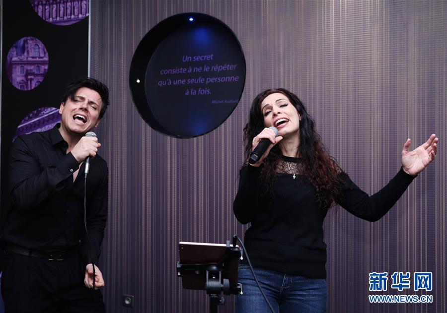 （國際&middot;圖文互動）（4）通訊：手牽手，我們共同驅(qū)散陰霾&mdash;&mdash;法國音樂人創(chuàng)作抗疫歌曲背后的故事