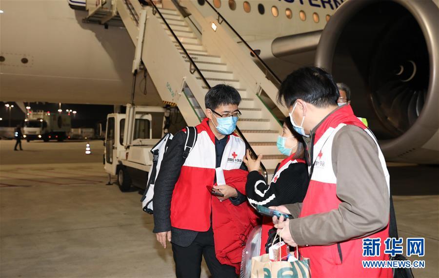 (國(guó)際疫情)(4)援意中國(guó)抗疫醫(yī)療專(zhuān)家組抵達(dá)羅馬