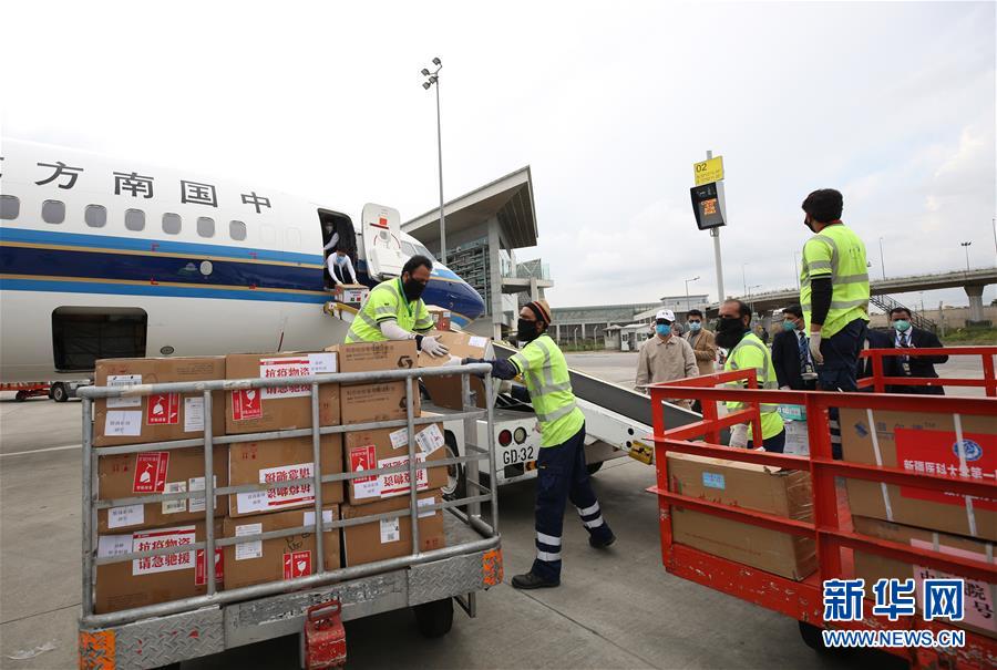 (國際疫情)(3)中國抗疫醫(yī)療專家組抵達巴基斯坦