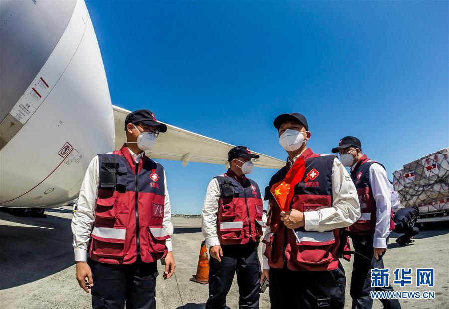 (國(guó)際疫情)(1)中國(guó)抗疫醫(yī)療專家組抵達(dá)菲律賓