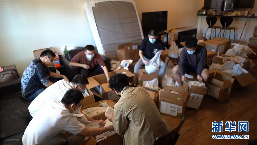 (國際疫情·圖文互動)(1)“來自祖國濃濃的愛”——在美留學生領取“健康包”背后的故事